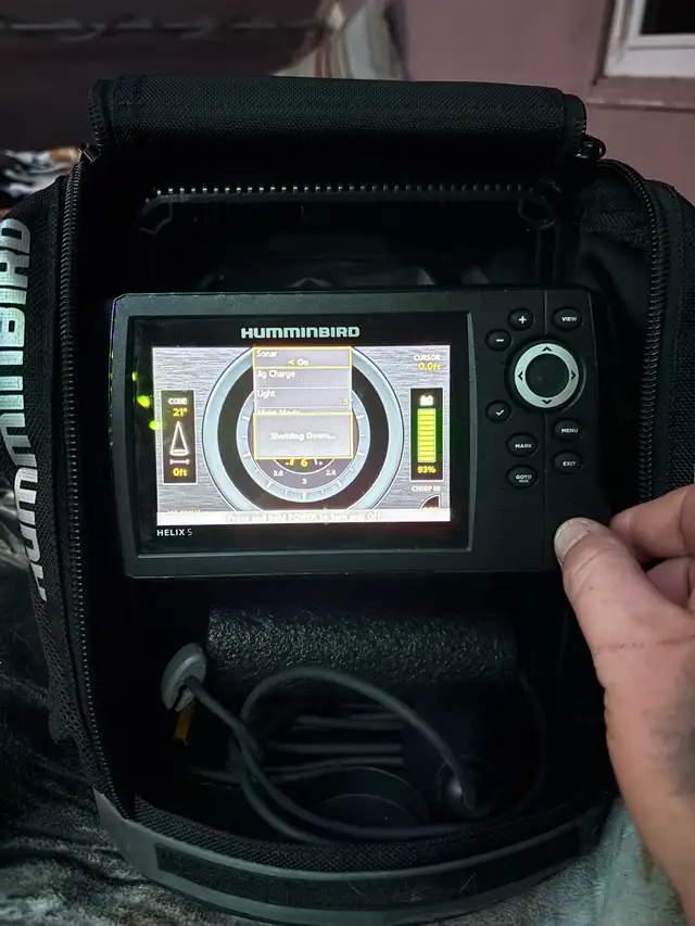 selling my hummingbird helix 5 chirp in Fishing, Camping & Outdoors in Sarnia - Image 2