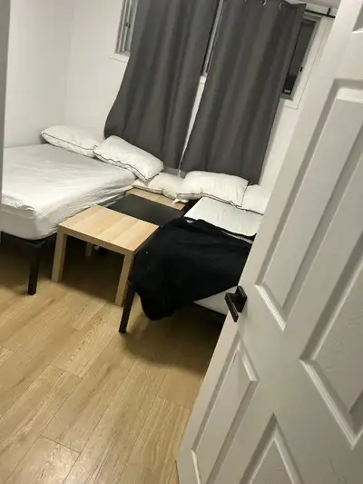 -Basement - 950$ 2 Rooms Upstairs -700$ -500$ -kitchen + laundry room -small backyard -pets allowed...