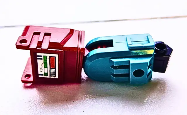 1985 Transformers G1 Perceptor Hasbro Vintage Parts & Repair in Arts & Collectibles in Grand Bend - Image 6