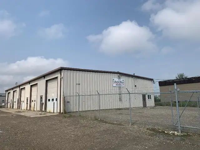 Two 1500sqft Shops, 14’ doors plus yard space in Commercial & Office Space for Rent in Fort St. John - Image 2