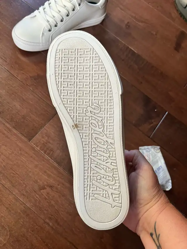 Tommy Hilfiger Running Shoes size 5- women’s BNIB in Women's - Shoes in Kitchener / Waterloo - Image 4