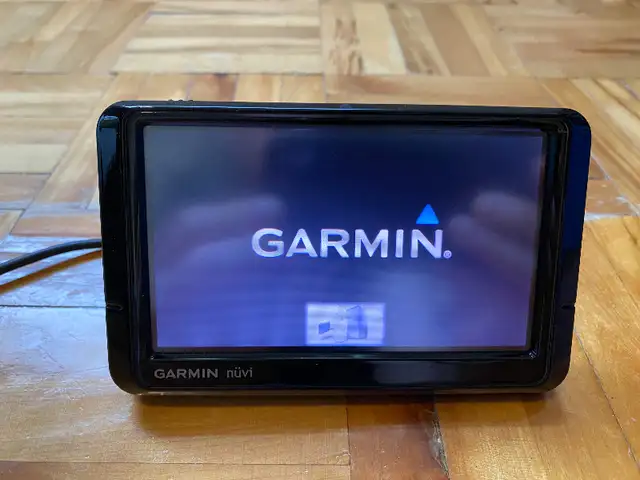Garmin Nuvi 265wt + accessoires in General Electronics in City of Montréal - Image 5