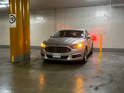 Ford Fusion SE - FWD - New brakes - New battery - set of winter tires and summers Contact me for mor...