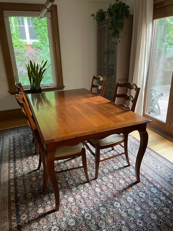 Beautiful Ethan Allen French Country dining table and chairs Dining