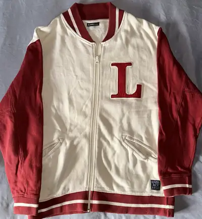 XL but fits like a large. Located in Shawnessy, SW Calgary.