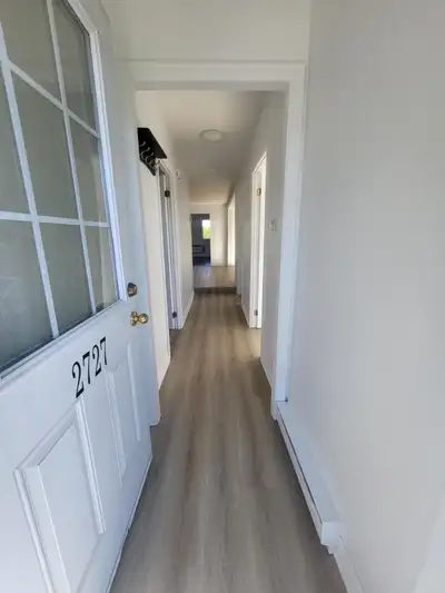 Beau grand 4 ½ entierement renover à louer situé a longueuil au 2727 saint georges lumineux, bien si...