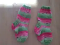 chaussettes neuves en laine bébés (faits à la main)