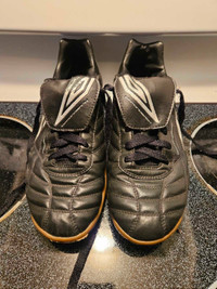 Indoor Soccer Shoes - Men's 10.5