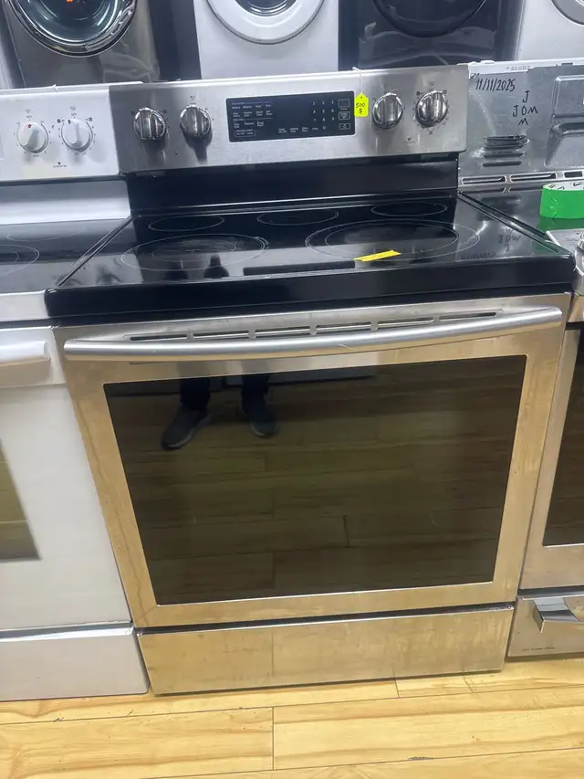 Samsung Electric Range in Stoves, Ovens & Ranges in Laval / North Shore - Image 2