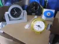 Horloges de bureau et divers
