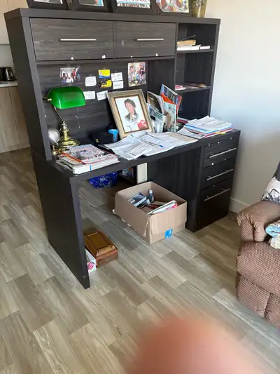 gros bureau de travaille, View more