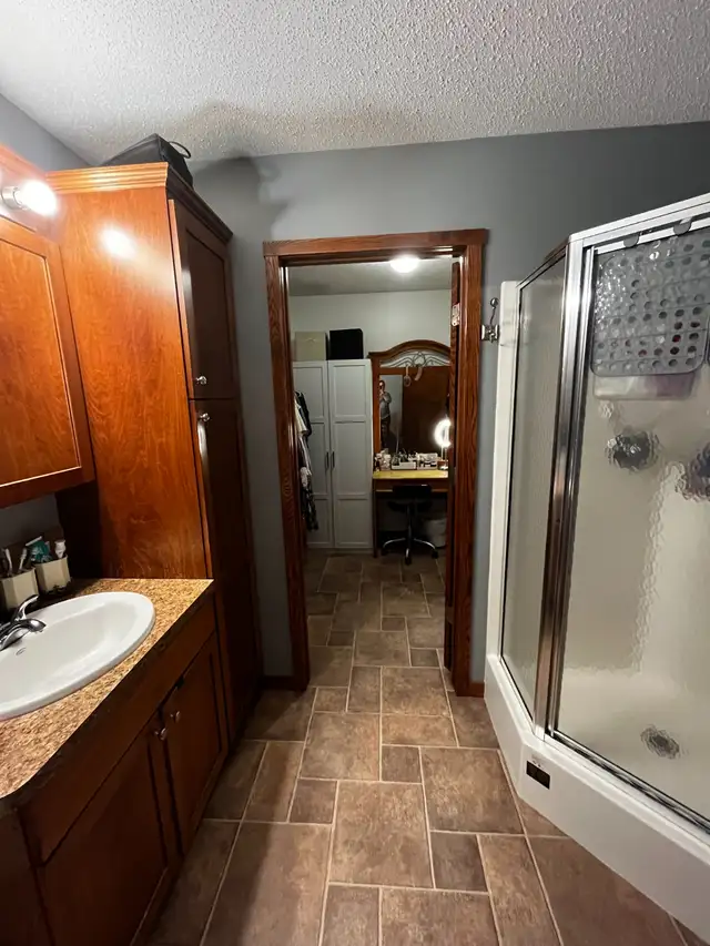 2011 Home in Bredenbury, SK 3Bd 2Bath $199.000. 1440sqft in Houses for Sale in Regina - Image 10