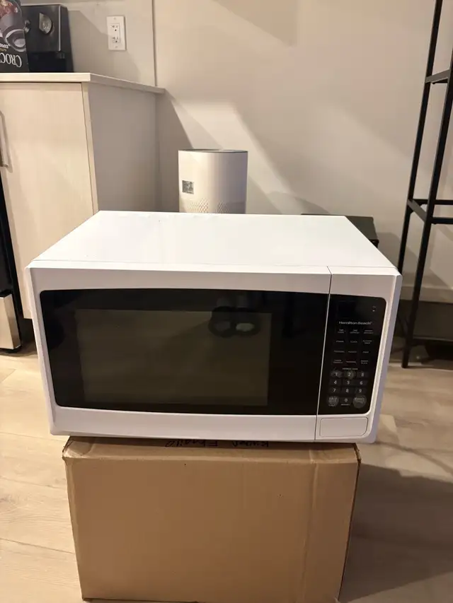 Hamilton Beach Microwave in Microwaves & Cookers in City of Halifax - Image 2