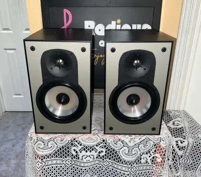 Paradigm Mini Monitor v3 Bookshelf Speakers - Made in Canada, View more