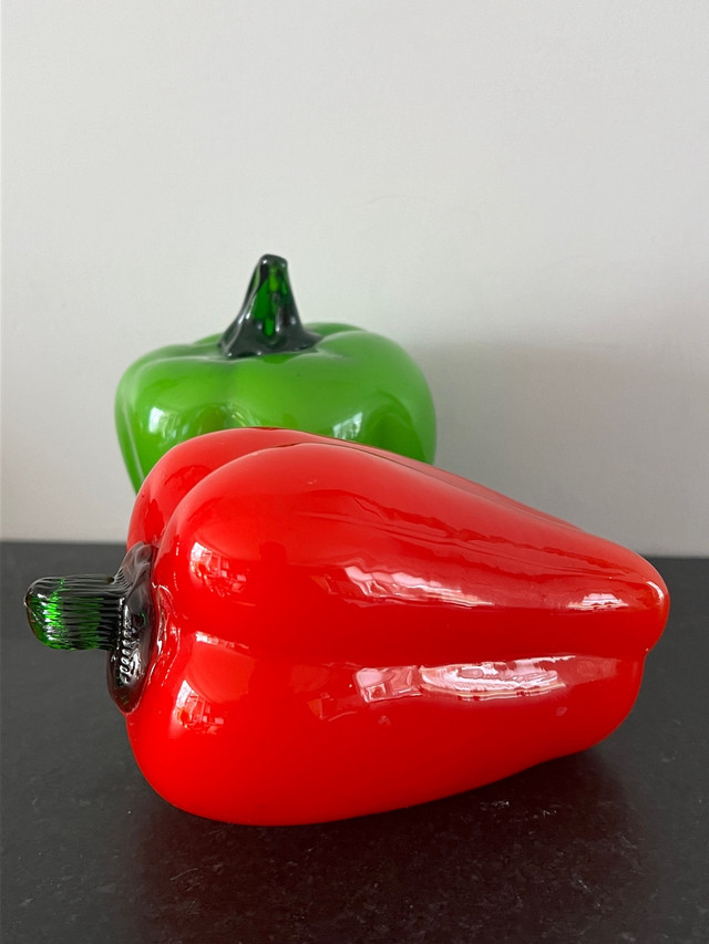 2 VTG Murano Style Art Glass Red and Green Peppers in Arts & Collectibles in Mississauga / Peel Region - Image 2