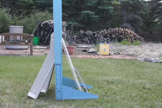 Adjustable Height Potting table/stand in Outdoor Tools & Storage in Regina - Image 4