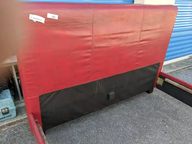 BED FRAME - QUEEN SIZE - RED LEATHER in Beds & Mattresses in Delta/Surrey/Langley - Image 8
