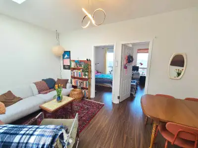 Unique, Bright and Quiet 2 bed in heart of Ossington