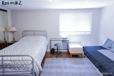 Large 2nd floor bedroom, close to UTM & Square 1