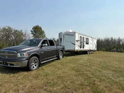 2012 Rockwood Windjammer 3008w (34.5ft) V nose design for aerodynamic towing. Rear, private bedroom,...