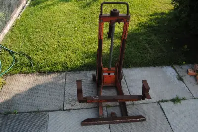 Old style Bumper / Frame jack, excellent for old trucks or cars with steel bumpers