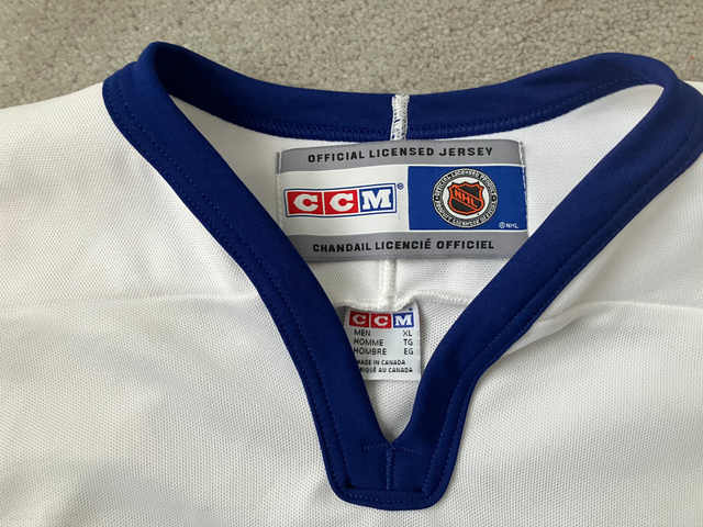 CCM Maple Leaf Jersey in Hockey in Renfrew - Image 3