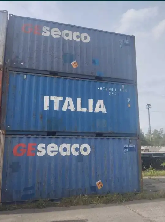 Used 20 ft and 40 ft containers For Sale in Oshawa in Outdoor Tools & Storage in Oshawa / Durham Region - Image 4