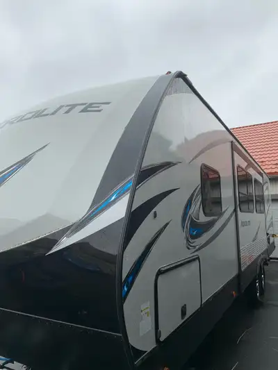For sale. 2019 Aerolite 2923BH trailer Great shape , used very little by mature retired couple. Quee...