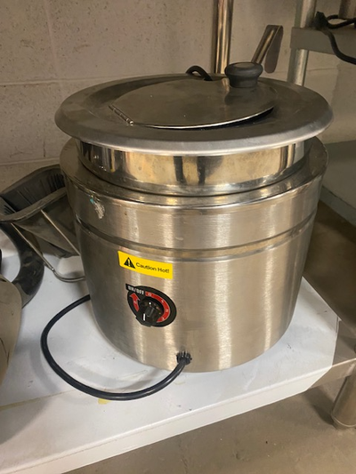 You are viewing a nicely used 11 Quart Warmer / Thermalizer. This Avantco 177W800 model has been tes...