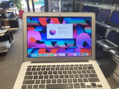 Apple Macbook Air 2017 en excellent condition, View more