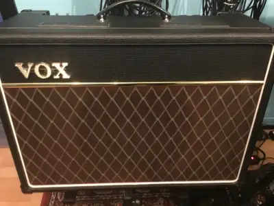 Ampli VOX AC15C1, View more