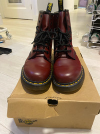 Dr. Martens. 1460 cherry red. 