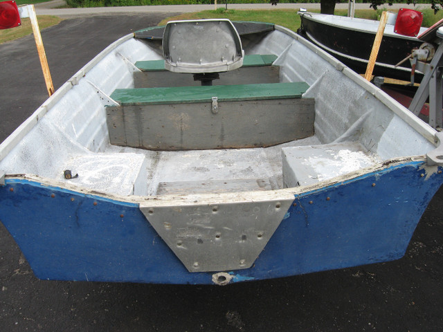 14 FT. FIBERGLASS FISHING BOAT in Powerboats & Motorboats in Belleville - Image 3