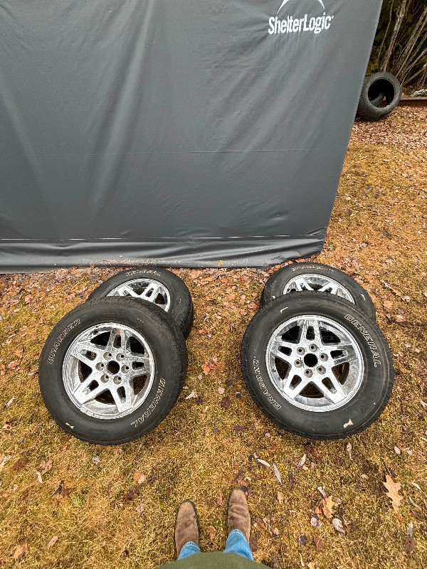Chev/GM 18” tire and wheel combo in Tires & Rims in Sudbury