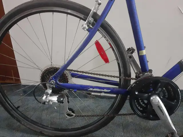 Miele Umbria 400 Bike in Mountain in Kingston - Image 3