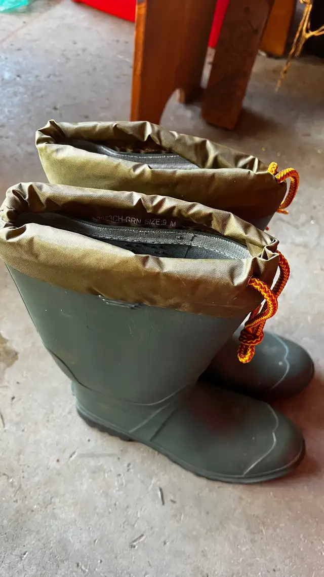 Men’s Rubber boots size 9 in Men's Shoes in Belleville - Image 3
