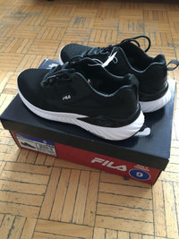 " Fila" mens sneaker size 9, brand new