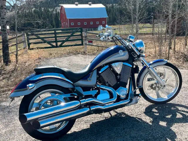 2005 Victory Vegas 8 Ball. In Great Shape! Low mileage.. in Street, Cruisers & Choppers in Calgary - Image 8