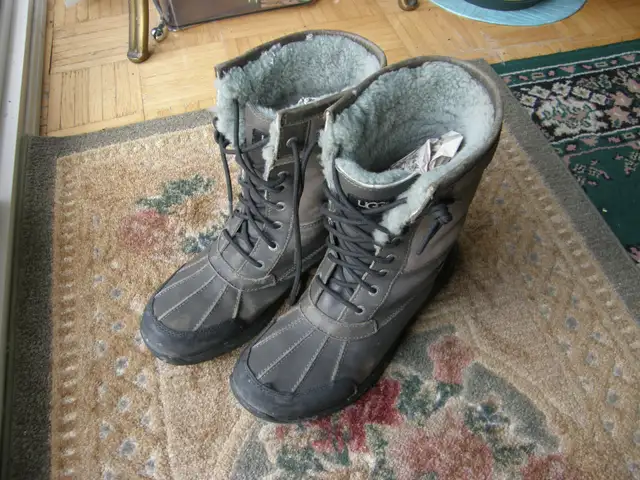 Men's winter boots Uggs, Land's End in Men's Shoes in Markham / York Region - Image 2