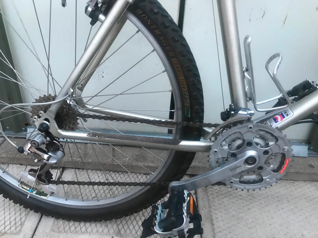 Vélo de montagne Giant Iguana SE 54cm, quasi neuf, léger dans De Montagne  à Ville de Montréal - Image 4