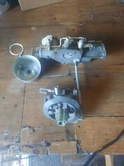 This is a used carburetor with a metal finish, suitable for various engine types. The carburetor sho...