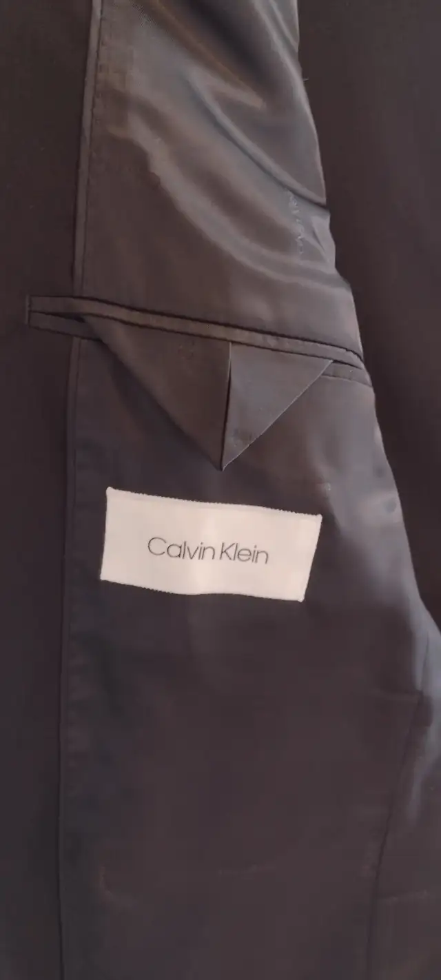 Calvin Cline Men's Suit 42R in Men's in Belleville - Image 4