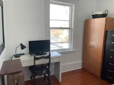Fully Furnished Bedroom, All inclusive, Near Dal + Hospitals 1-bedroom in a 4-bedroom historic house...