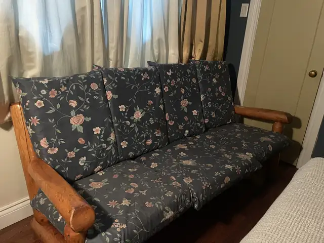 Canapé sofa+ table de salon en bois rond rustique in Chairs & Recliners in City of Montréal - Image 10