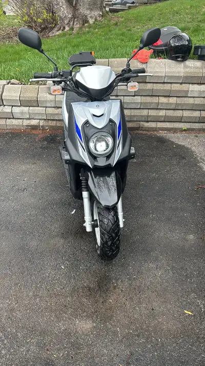 2017 Yamaha Zuma FX50 Seulement 1260km comme un neuf Conduit par un adulte 3400$ ferme