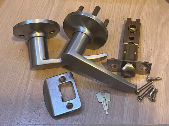 Silver hardware Door handle491788863695104001