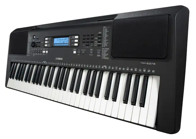 Yamaha PSR-E373 is a 61-key Portable Keyboard in Pianos & Keyboards in City of Montréal - Image 5