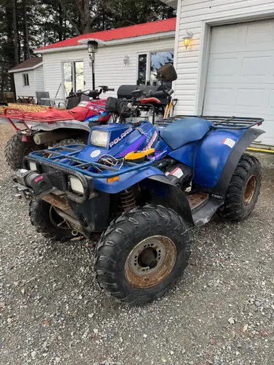 Polaris Magnum 425 4x4 1995 Très bon VTT utilitaire. Part au quart de tour. 4x4 fonctionnel. Winch f...