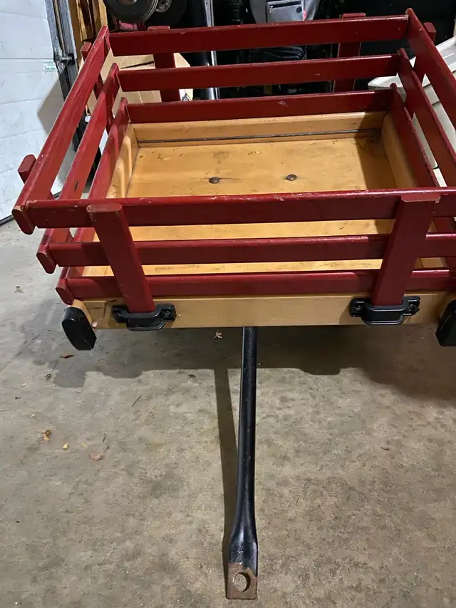 Express Wagon Tag-A-Long in Strollers, Carriers & Car Seats in London - Image 2