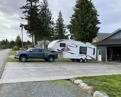 Keystone cougar, with slide, In good condition very clean , Bumper extends 3ft with storage base. Ev...
